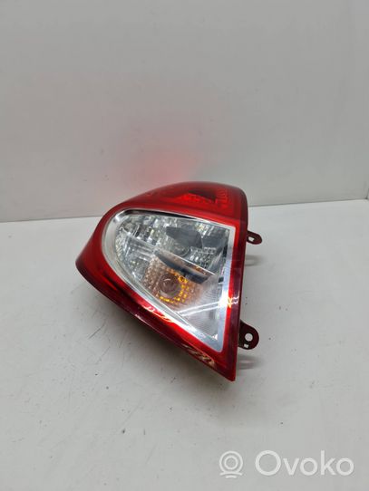 Renault Clio III Lampa tylna 8200776048