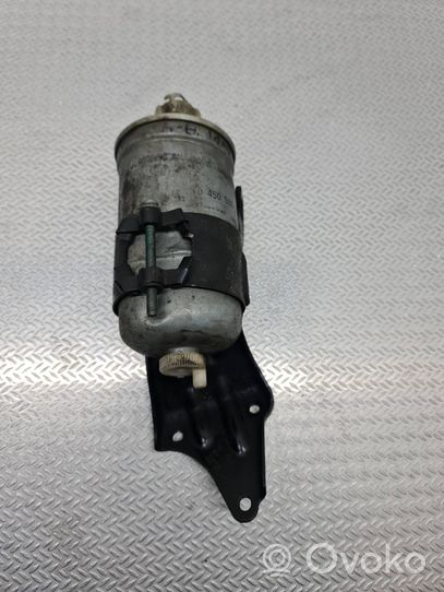 Volkswagen PASSAT B5.5 Staffa/supporto di montaggio del filtro carburante 8D0127224D