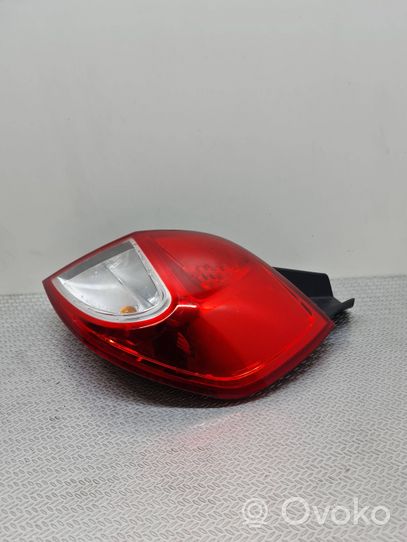 Renault Clio III Lampa tylna 8200776050