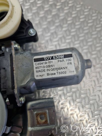 Toyota Avensis T270 Moteur de lève-vitre de porte avant 8571005051