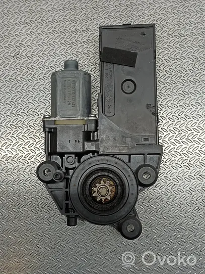 Renault Megane III Moteur de lève-vitre de porte avant 807310016R