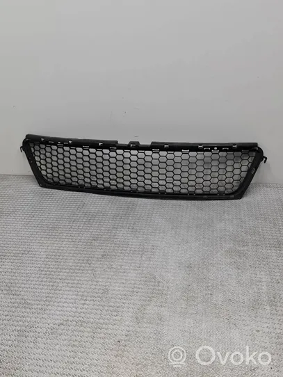 Renault Sandero I Grille inférieure de pare-chocs avant 8200735103