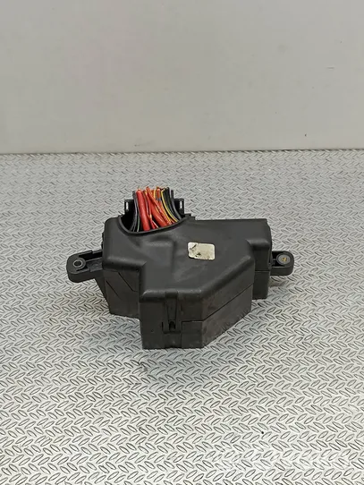 Volkswagen Golf VI Module de fusibles 1K1941824