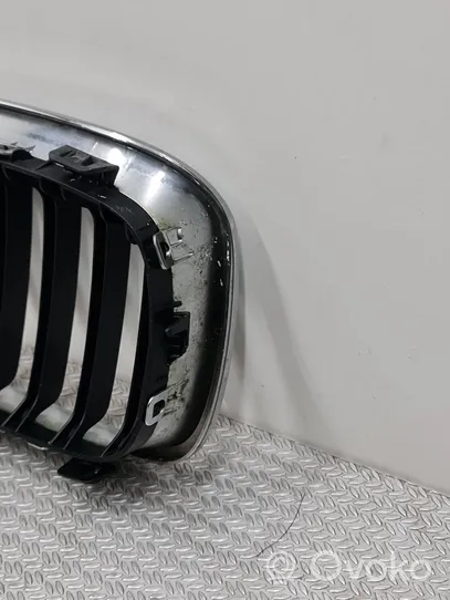 BMW 1 F20 F21 Maskownica / Grill / Atrapa górna chłodnicy 7239021