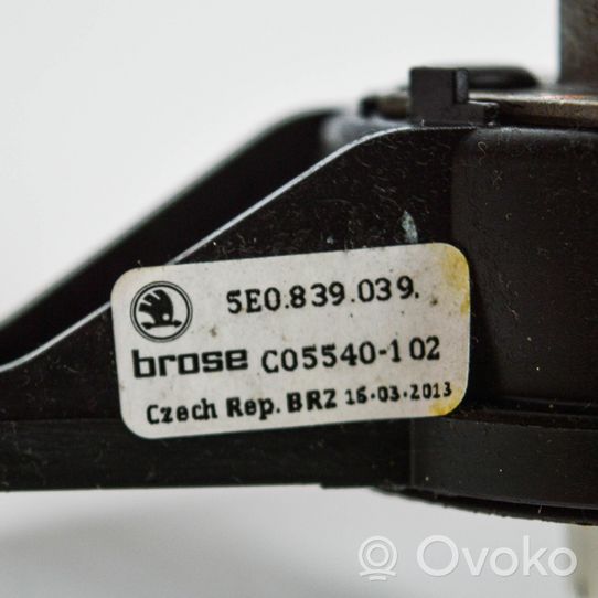 Skoda Octavia Mk3 (5E) Silniczek podnoszenia szyby drzwi tylnych 5E0839039