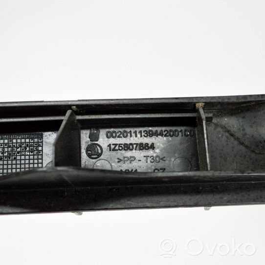 Skoda Octavia Mk2 (1Z) Support de pare-chocs arrière 1Z5807864