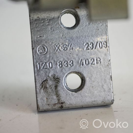Skoda Octavia Mk2 (1Z) Takaoven yläsarana 1Z0833402B