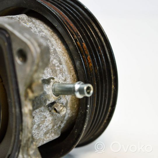 Skoda Yeti (5L) Pompe de circulation d'eau 03F121031A