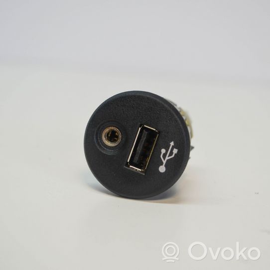 Nissan Juke I F15 Câble adaptateur AUX 