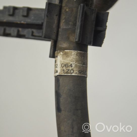 Skoda Octavia Mk2 (1Z) Wąż płynu do spryskiwacza szyby przedniej / czołowej 1Z0955970B