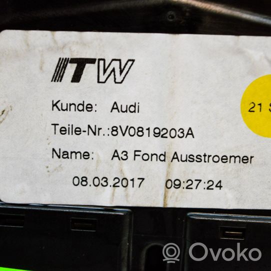 Audi A3 S3 8V Dysze / Kratki nawiewu deski rozdzielczej 8V0819203A