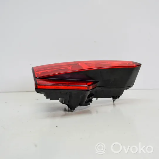 Audi A4 S4 B9 Lampy tylnej klapy bagażnika 8W5945075A