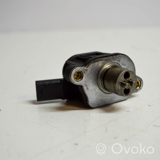 Audi Q3 8U Zawór elektromagnetyczny 04E906048A