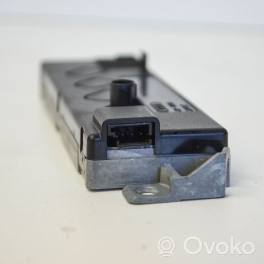 Audi A5 8T 8F Antenas pastiprinātājs 8T0035225N