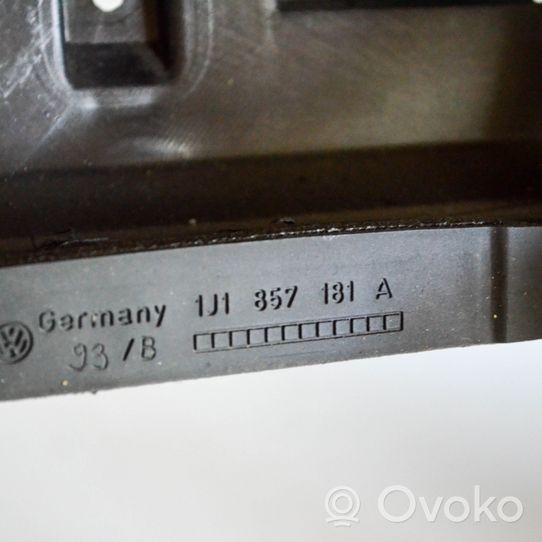 Volkswagen Golf IV Панель 1J1857181A