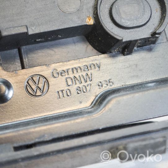 Volkswagen Caddy Staffa angolare del supporto di montaggio del paraurti 1T0807935