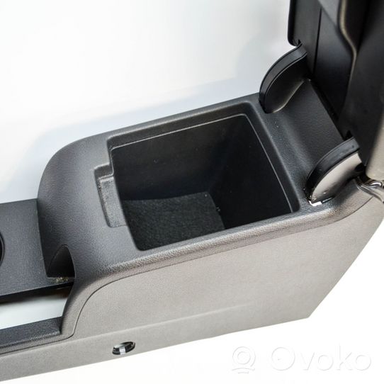 Volkswagen Jetta VI Center console 