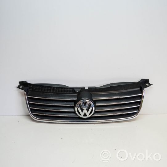 Volkswagen PASSAT B5 Etusäleikkö 3B0853651L