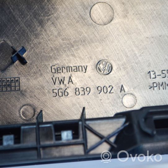 Volkswagen Golf VII Listwa / Uszczelka szyby drzwi tylnych 5G6839902A