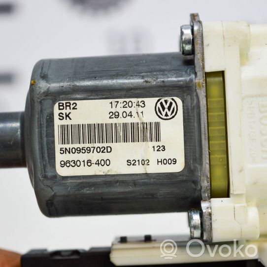 Volkswagen Tiguan Moteur de lève-vitre de porte avant 5N0959702D