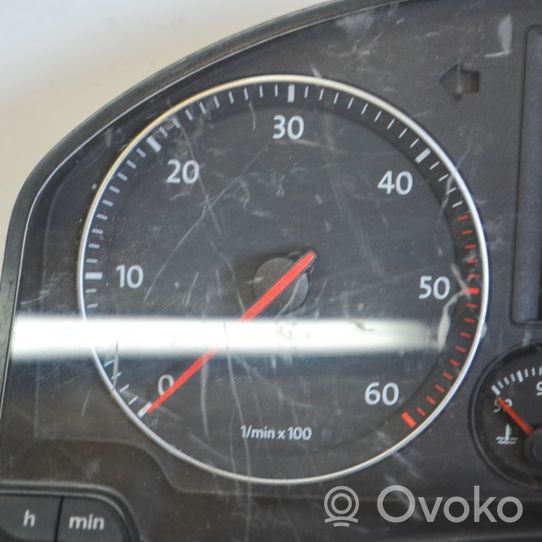 Volkswagen Golf V Compteur de vitesse tableau de bord 1K0920962B