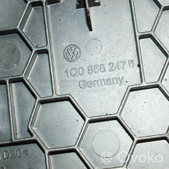 Volkswagen Eos Garniture d'extrémité latérale du tableau de bord 1Q0858247B