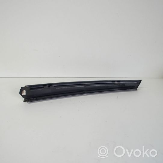 Volkswagen Golf V Rivestimento modanatura del vetro della portiera posteriore 1K9839904C