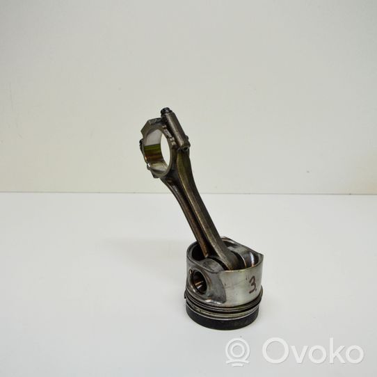 Volkswagen Jetta VI Piston 070110100630