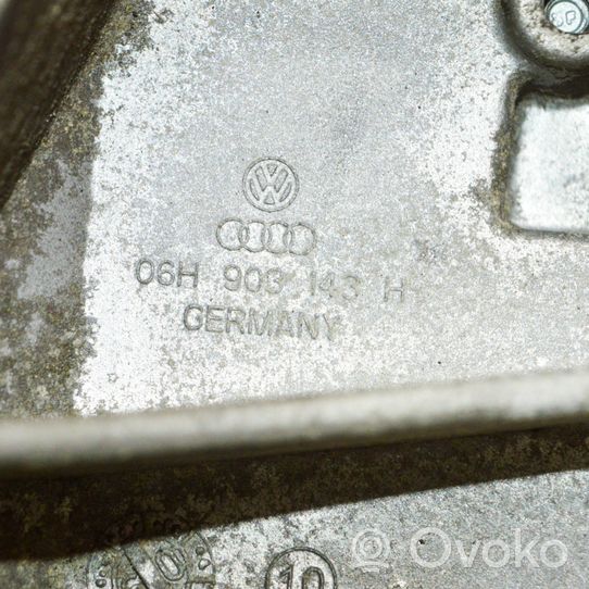 Audi A4 S4 B8 8K Moottoriöljyn jäähdytinlaite 06J117021L