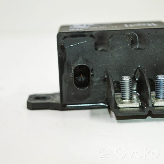 BMW 5 F10 F11 Coolant fan relay 9138302