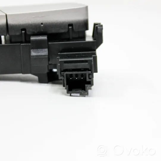 Mercedes-Benz C W205 Seat heating switch A2139057302