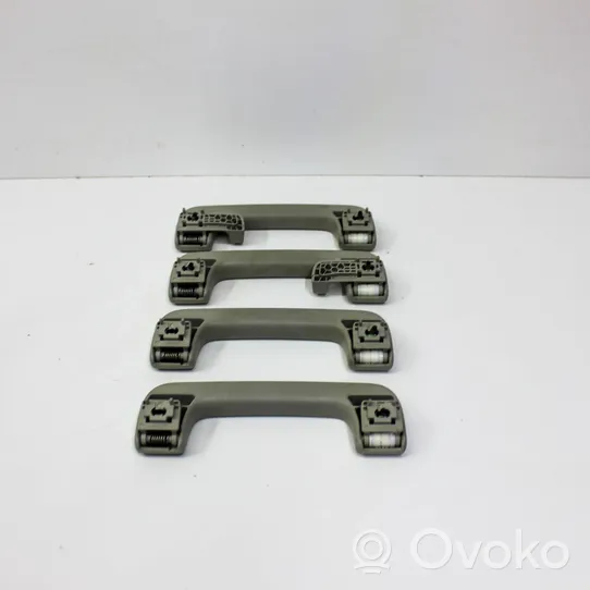 Audi Q7 4L Un set di maniglie per il soffitto 8P0857607K