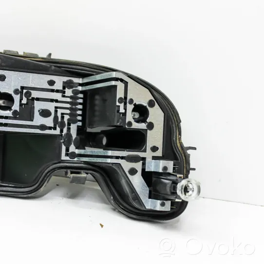 Volkswagen Scirocco Galinio žibinto detalė 1K8945257C