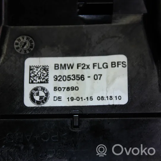 BMW 2 F22 F23 Kojelaudan tuuletussuuttimen suojalista 9205356