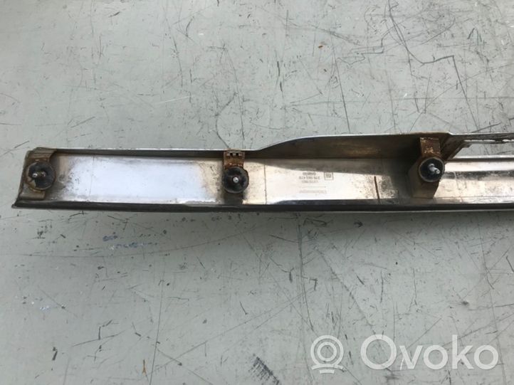 Opel Zafira B Takaluukun rekisterikilven valon palkki 13137862