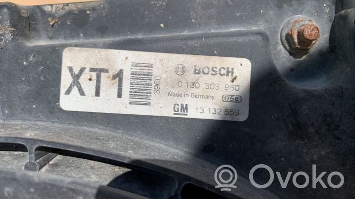 Opel Zafira B Комплект радиатора 130303304