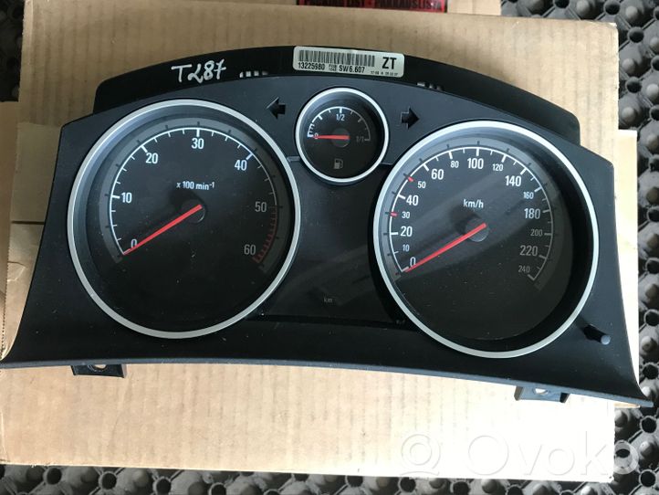 Opel Zafira B Compteur de vitesse tableau de bord 13225980