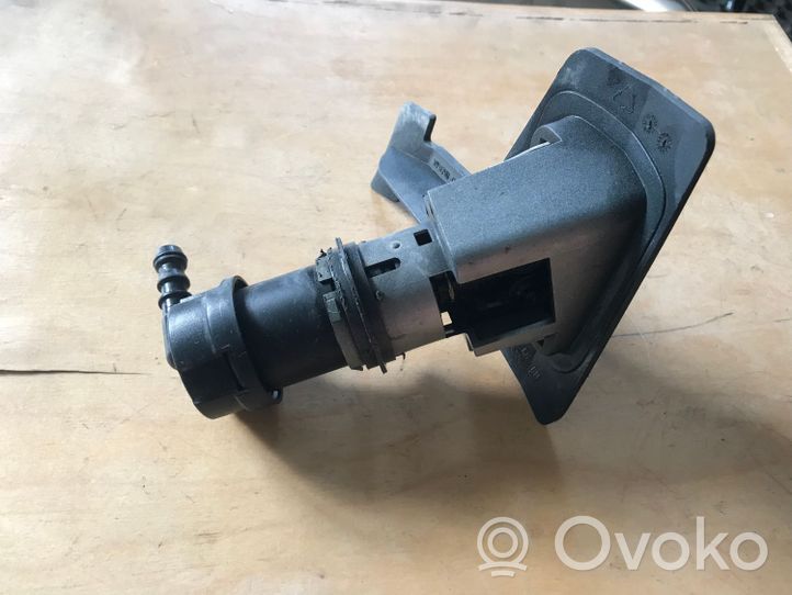 Opel Zafira B Windshield washer spray nozzle 13178251