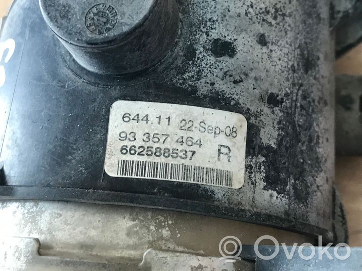 Opel Zafira B Światło przeciwmgłowe przednie 93357464