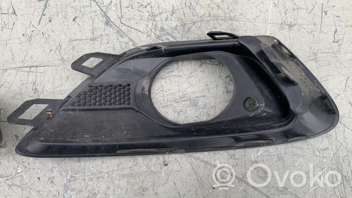 Opel Astra J Mascherina inferiore del paraurti anteriore 13264573