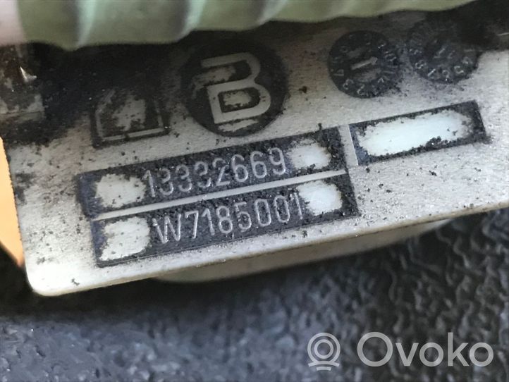 Opel Meriva B Jäähdytyspuhaltimen rele 13332669