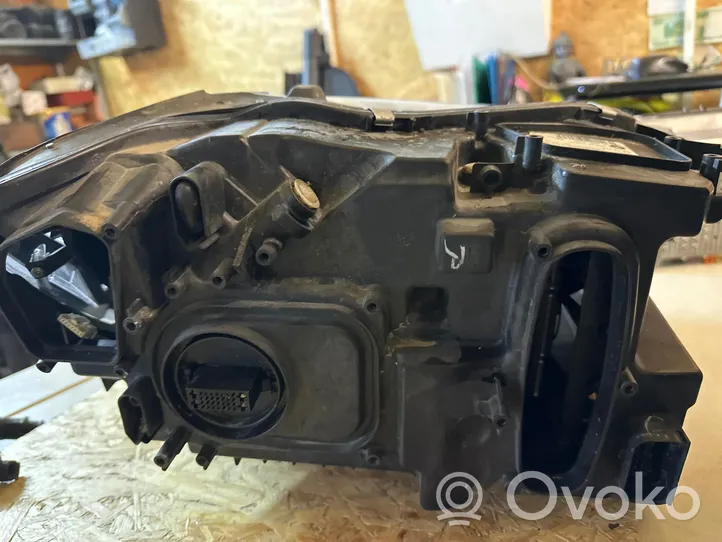 BMW X4 F26 Lampa przednia 7400029