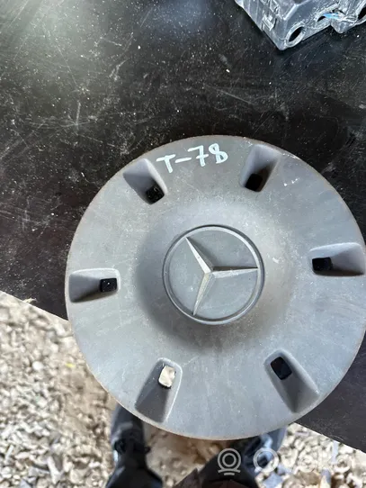 Mercedes-Benz E C207 W207 R16-pölykapseli 09064010025