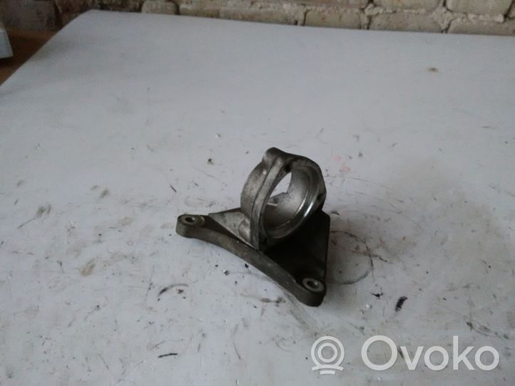 Opel Zafira C Staffa del cuscinetto di supporto dell’albero di trasmissione 13219107