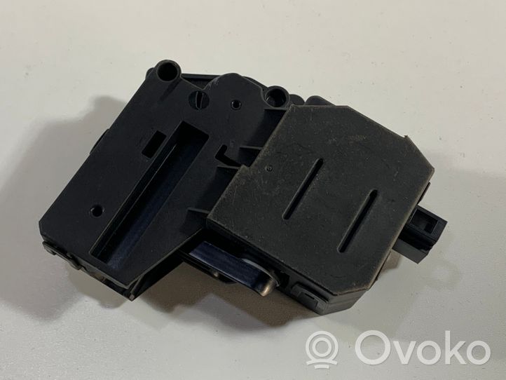 Volvo C30 Motorino del tappo del serbatoio del carburante 30716522