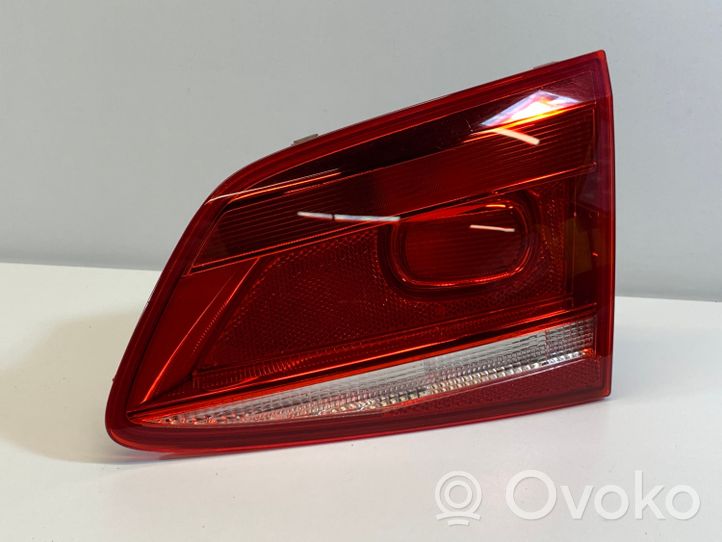 Volkswagen PASSAT B7 Lampy tylnej klapy bagażnika 3AF945094M