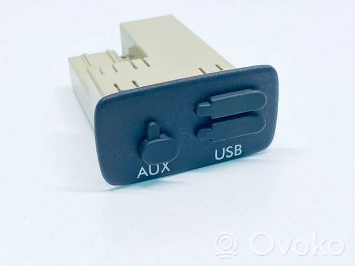 Subaru XV I Connecteur/prise USB 86257FJ000