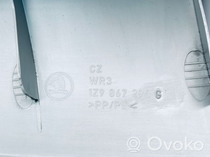Skoda Octavia Mk2 (1Z) Rivestimento montante (C) 1Z9867296G