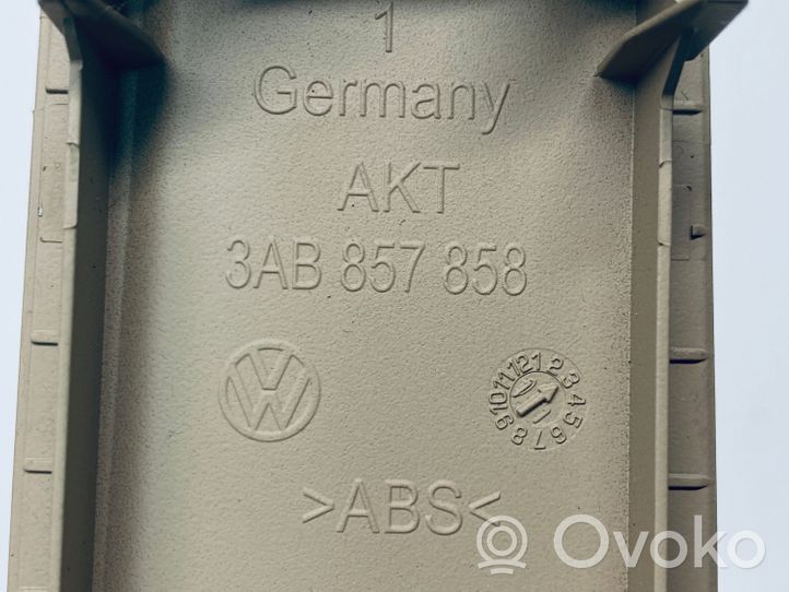 Volkswagen PASSAT B7 Передняя отделка соединителя окон 3AB857858