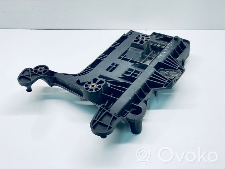 Volkswagen Jetta V Battery tray 1KM915333